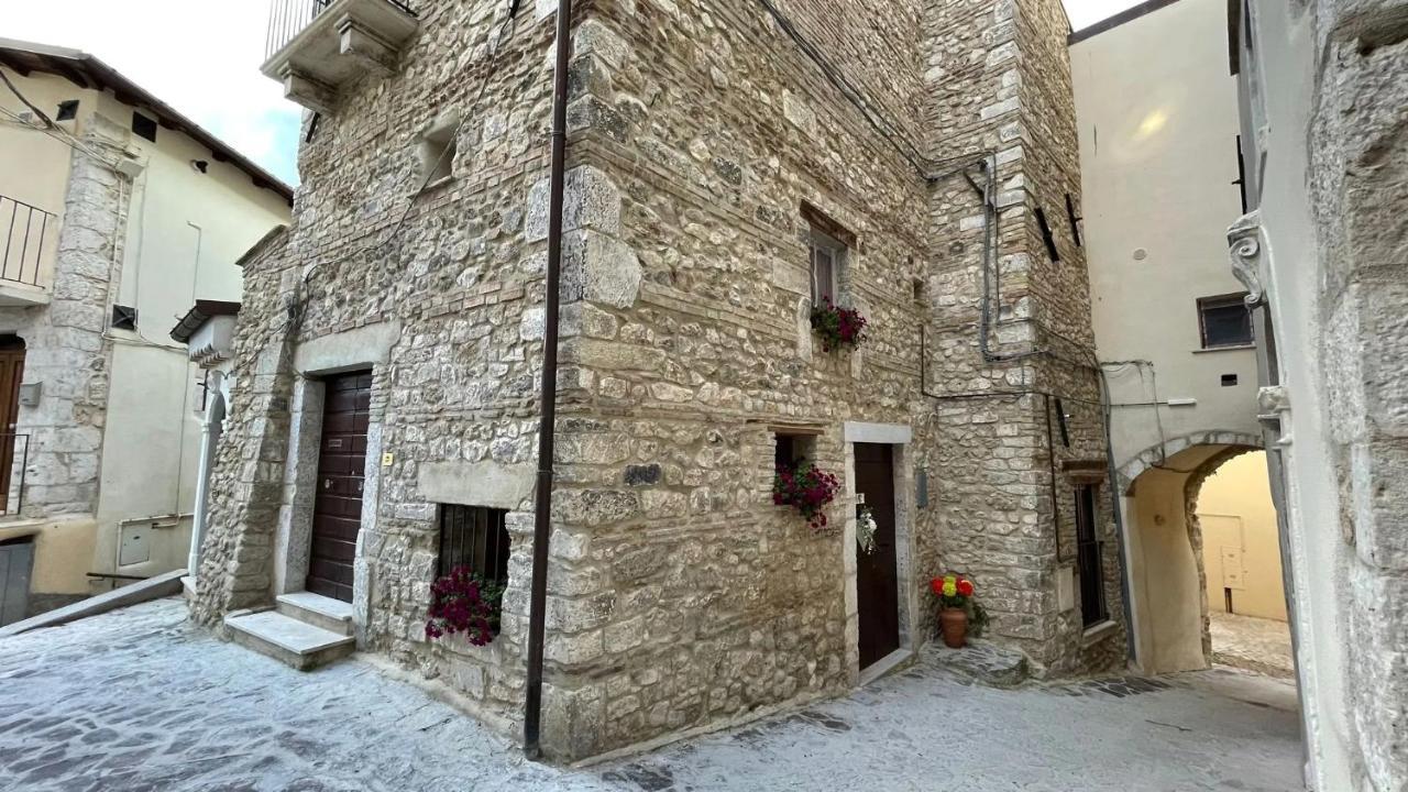 Casa Vacanze Margiu Pater Domus Goriano Sicoli ภายนอก รูปภาพ