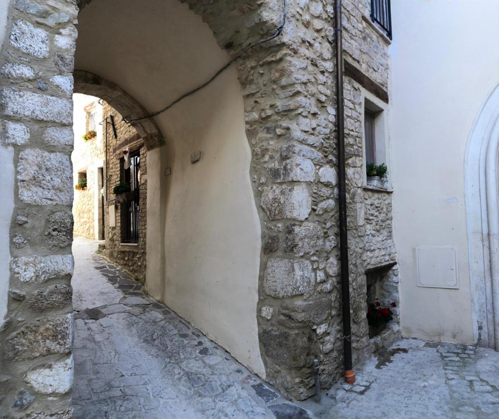Casa Vacanze Margiu Pater Domus Goriano Sicoli ภายนอก รูปภาพ
